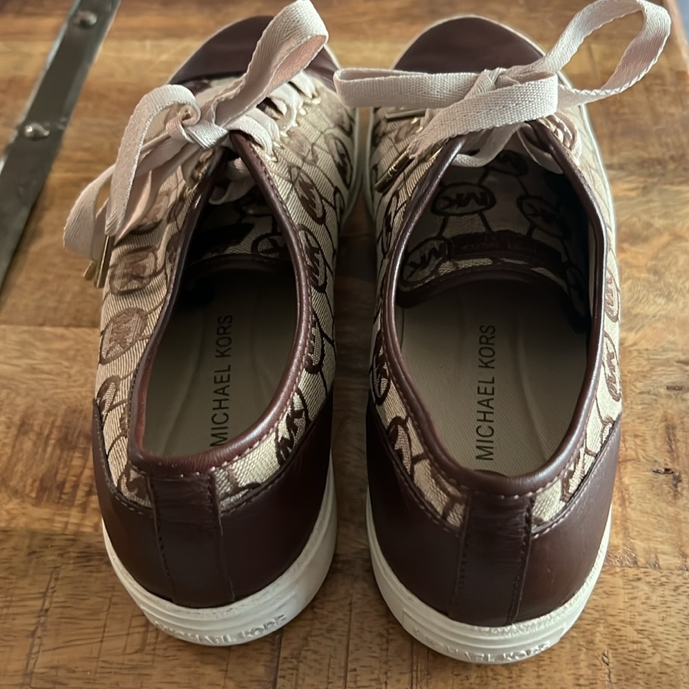 Gently Worn - image 4